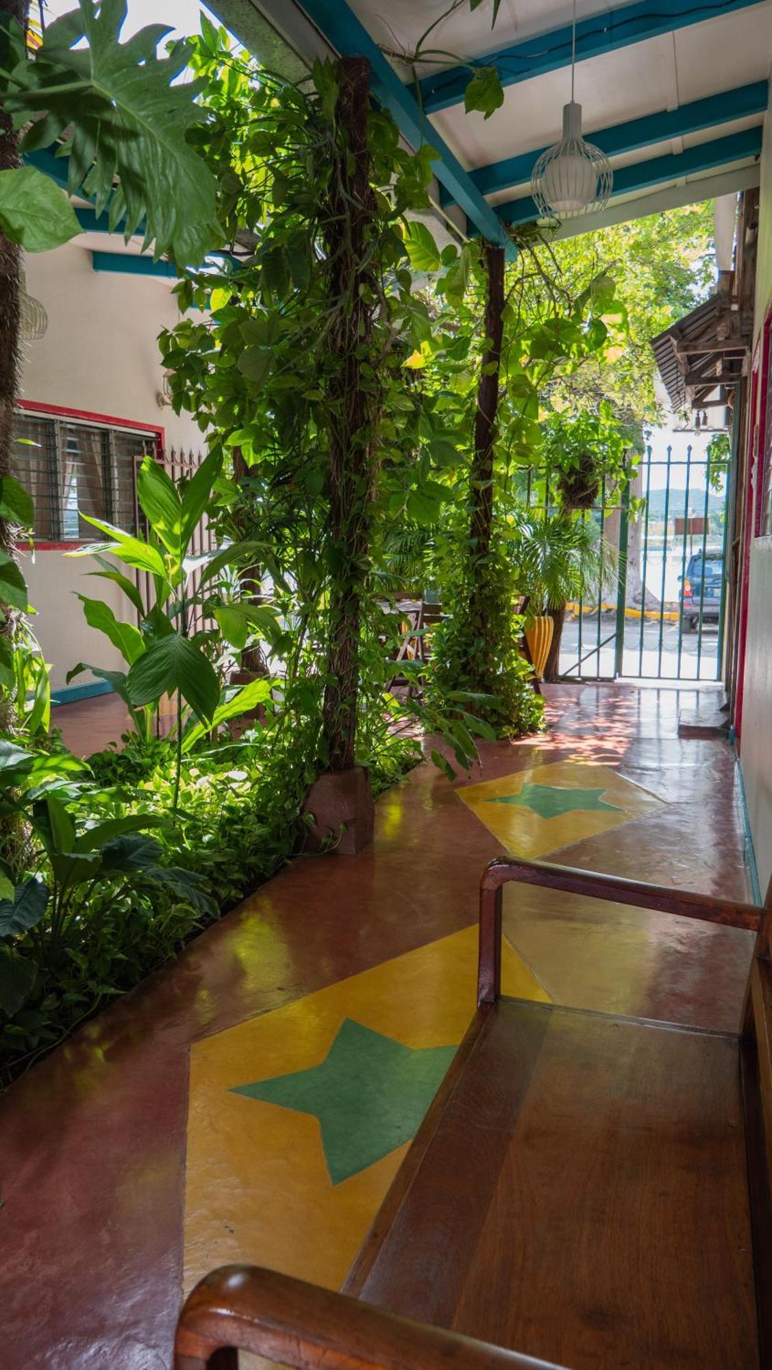 Hotel Petenchel Flores Exterior foto